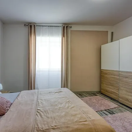 Apartment Lovely Near The Bus Station - Happy