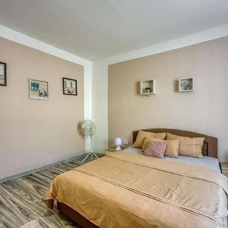 Lovely Near The Bus Station - Happy Apartment *