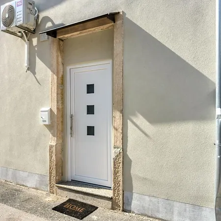 Lovely Near The Bus Station - Happy Apartment Pula